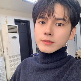 옹성우, 조각상 따로 안봐도 될 비주얼 뽐내...