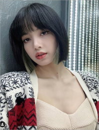 블랙핑크 리사, '블랙 똑단발'로 시크한 매력 뽐내...