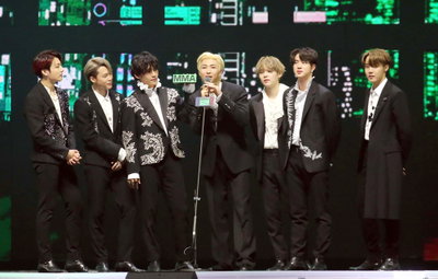 그룹 방탄소년단, 美 빌보드 '글로벌 200'-'글로벌' 차트 1위…4번째 동시석권