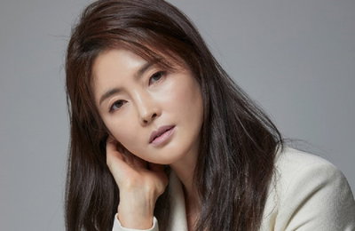 배우 조연희, tvN 새 토일드라마 <철인왕후> 숨겨진 거물 ‘조대비’ 역으로 캐스팅! 웃는 얼굴 뒤 감춰진 이성적인 야심가 모멘트로 반전 매력 뽐낸다