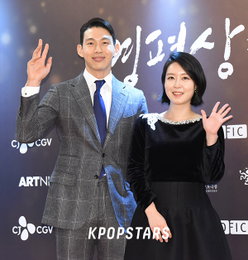 [K포토] 제40회 영평상 시상식 사회 맡은 배우 최정원-김하나 아나운서
