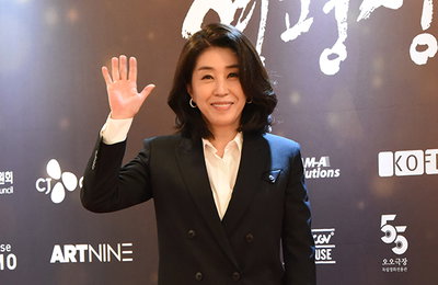 [K포토] ‘82년생 김지영’ 김미경, 영평상 여우조연상 “딸 정유미와 함께해 두배로 행복” 수상 소감