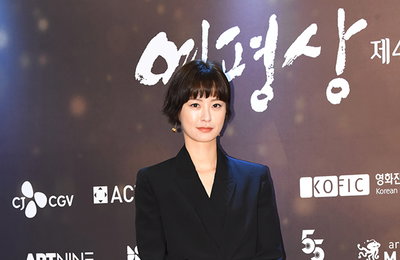[K포토] '82년생 김지영' 배우 정유미 '귀여운 똑단발과 올 블랙  패션에 눈길'