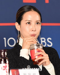 [K포토] 배우 조여정, '미녀는 홍초를 좋아해~'