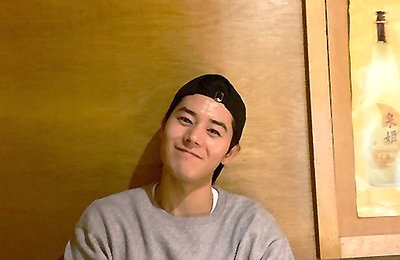 김동준, 거꾸로 쓴 모자로 꾸럭미 업그레이드…