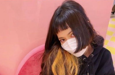 현아, 망사스타킹 신고 뽐낸 각선미...'눈길'