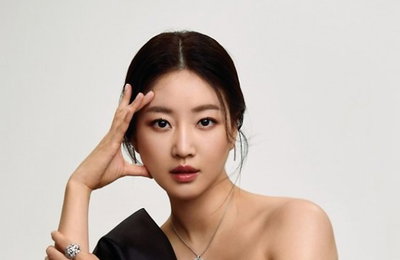 김사랑, 우아+섹시의 정석 화보 공개...'눈길'