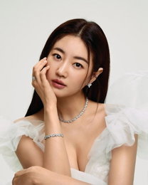 '동안 여신' 김사랑의 예기치 못한 암초, 김포 아파트 압류 소식이 던진 충격파