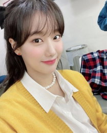 에이프릴 이나은, 싱그러운 꽃미모 자랑