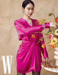 우아한 신민아, 화려한 주얼리도 잘 어울려...'눈길'