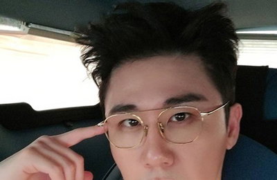 영탁, 하객룩 패션 공개..."야구의 신 결혼식 가는 길에"