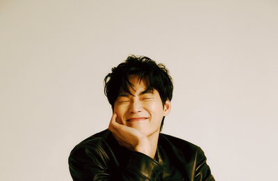 배우 윤지온, <퍼스트룩> 195호 화보 공개! 여유로운 미소와 도회적인 눈빛으로 독보적 감성 전했다! 소신과 열정 가득한 메시지까지