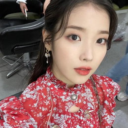 아이유, 빛나는 미모와 함께 남다른 팬사랑 전해...