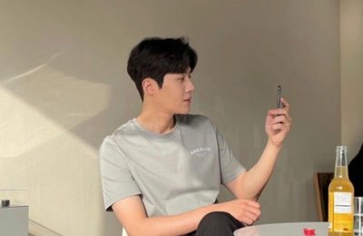 배우 김선호, 여심을 사로잡는 옆모습...