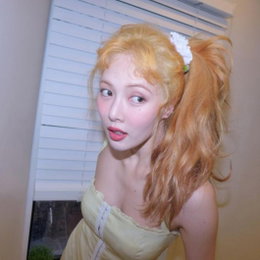 현아, 새로운 금발 헤어스타일 선보이며 인증샷 공개