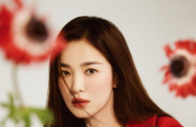 송혜교, 완벽 미모 뽐내...'화보의 정석'