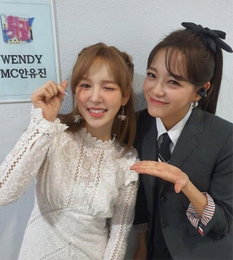 김세정, "웬디선배님"과 함께한 인증샷 공개