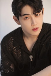 박현호, 솔로 활동 본격 시동…오늘(7일) '더쇼'서 '돈돈돈' 첫 무대