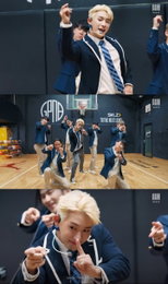 원호, 'BLUE' 스쿨룩 버전 안무 영상 공개...MV 조회수 700만뷰 공약 이행