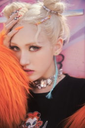 '솔로 퀸' 전소미, 스포티파이 글로벌 앨범 데뷔 차트 3위·'XOXO' MV 3천만뷰 돌파...독보적 존재감 과시