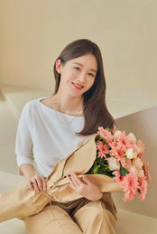강민경, ‘로맨틱 청순 비주얼’ 2022 SS 화보 공개