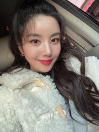 권은비, '온에어'로 글로벌 팬들과 특별한 데이트…"6분처럼 느껴진 행복한 시간"