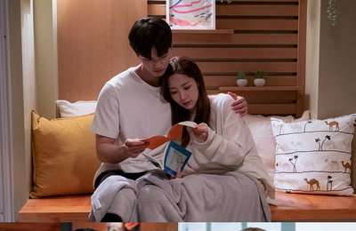 JTBC 토일드라마 <기상청 사람들> 박민영X송강X윤박X유라 비하인드 컷 공개, 대본 열중 모드 ON