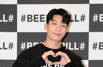 [포토] 시선을 사로잡는 위하준, '여심 저격 하트'