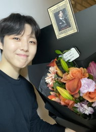 유승우, 뮤지컬 '드라큘라' 첫 공연 성료..."여러분의 하루에 잔잔한 감흥 되길"