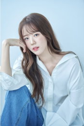 “애칭은 자기♥” 지예은, 바타와의 핑크빛 열애가 바꾼 ‘단아한’ 아우라