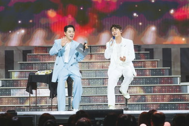 TV CHOSUN 추석특집 '영탁쇼' 26곡 노래폭탄 선물, 녹화 시간만 4시간 '전무후무 쇼'