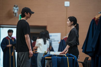 넷플릭스 시리즈 <트렁크> 미공개 스틸 공개, 설렘 이상의 여운 남긴 사랑과 구원의 이야기 ‘호평’