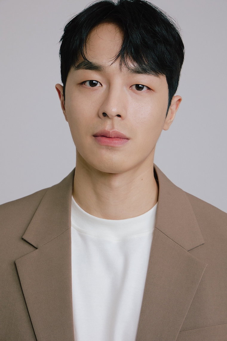 권혁,
