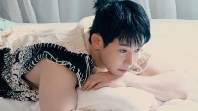 원호, 매거진 화보 촬영 비하인드 공개...소년美+강렬 카리스마 발산