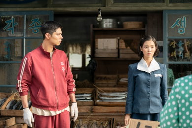 넷플릭스 <폭싹 속았수다> 3월 4주간 공개 확정 · 아이유X박보검 풋풋한 퍼스트룩 스틸 공개