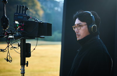 하정우 감독표 말맛 있는 영화 <로비> 연출 및 기획 의도 공개