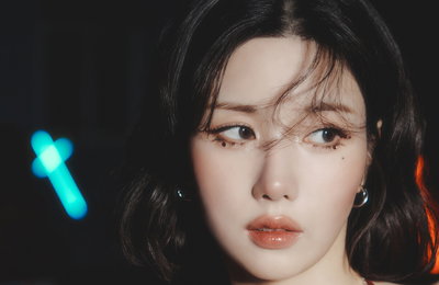 권은비 'Hello Stranger' 새 콘셉트 포토 공개, 명불허전 '콘셉트 장인' 입증