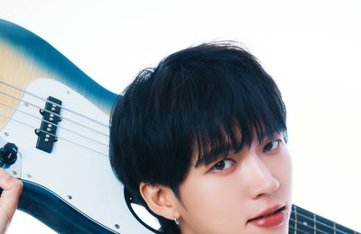 남우현, 'Tree Ring' 콘셉트 포토 공개… 캐주얼 소년美 · 립 커프로 시크한 매력 장착