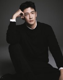 배우 구자성, 화보급 새 프로필 공개