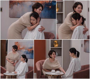 ‘친밀한 리플리’ 이시아X이일화, 예측불허 '동상이몽 허그' 포착