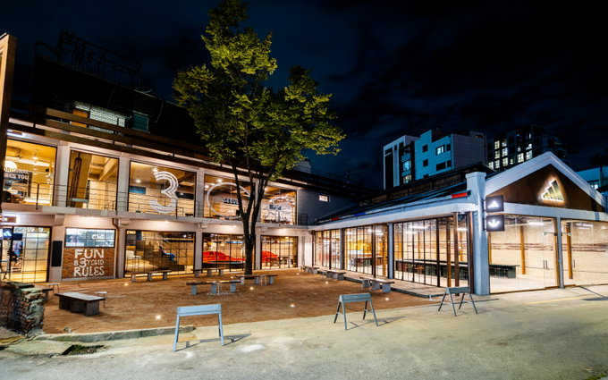 아디다스, 서울 성수동 ‘CAFÉ 3 STRIPES SEOUL’ 오픈