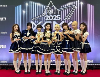 '2025 KGMA' 유니스, 2년 연속 2관왕 달성 '글로벌 대세' 인기 입증