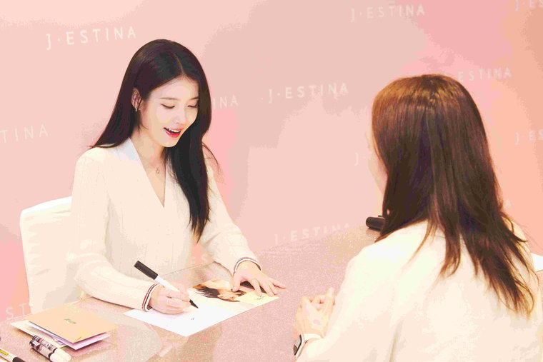 제이에스티나,아이유,