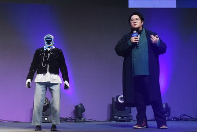 지드래곤 소속사 갤럭시코퍼레이션, 기업가치 1조 돌파…K-POP 로봇 아이돌 비전 제시