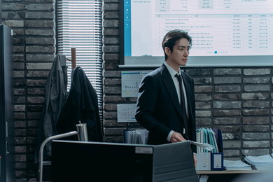 이준혁, 넷플릭스 '레이디 두아'서 냉철한 형사 '무경'으로 강렬 변신 예고