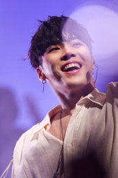 故 휘성 1주기 추모 공연 성료, 동료 아티스트들이 전한 진심 어린 위로와 울림