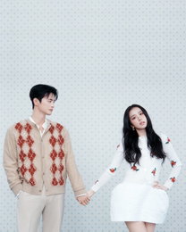 글로벌 1위 ‘월간남친’ 지수·서인국, 직접 밝힌 1인 2역 비화와 로사케 케미