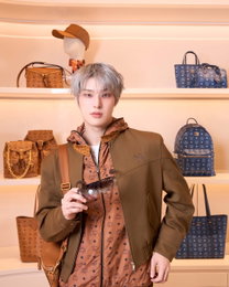 에이티즈 민기, 원톤 셋업으로 완성한 ‘남신 비주얼’… 글로벌 패션계 러브콜 쇄도