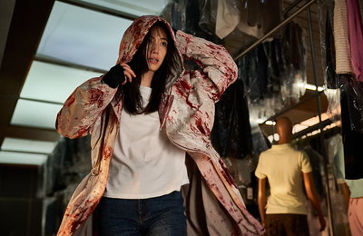 11년 만의 스크린 복귀작 <군체>… 배우 전지현, 생존자 이끄는 리더로 변신