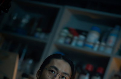 영화 ‘군체’, 생존자들의 타깃이 된 빌런 구교환 “통념을 넘어서는 비범한 연기”